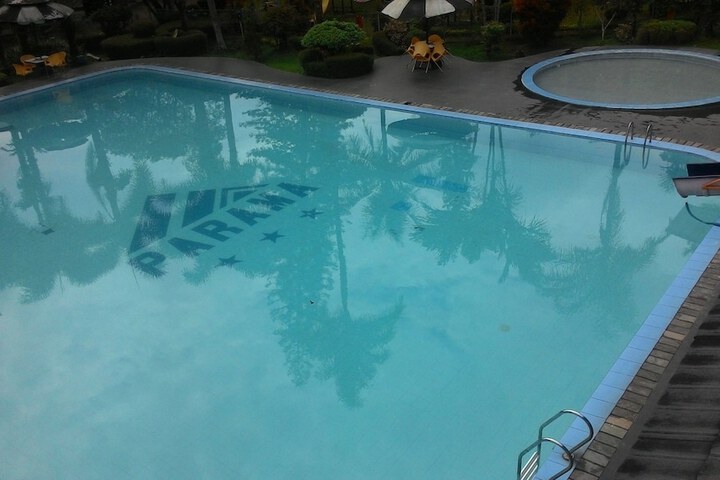 Pools & Facilities