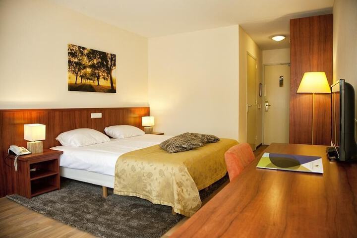 Room 7 of 67