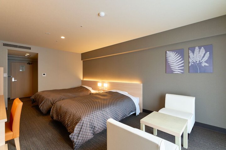 Room 16 of 32
