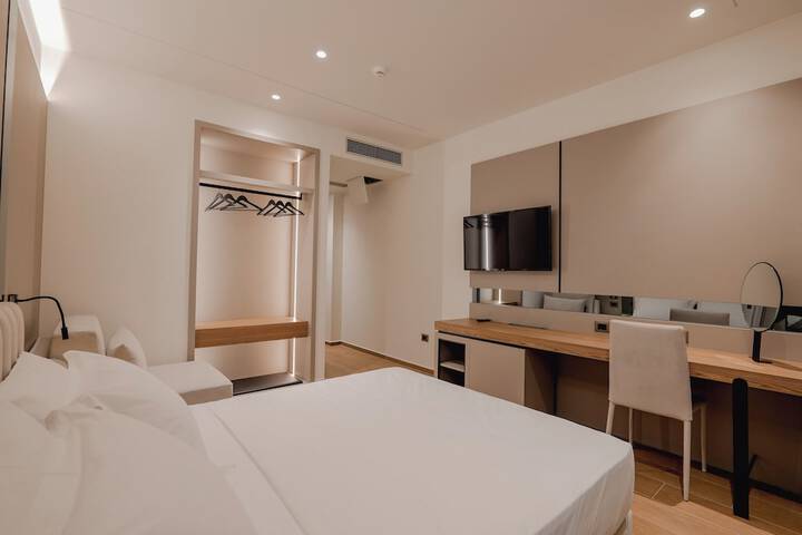 Room 6 of 43