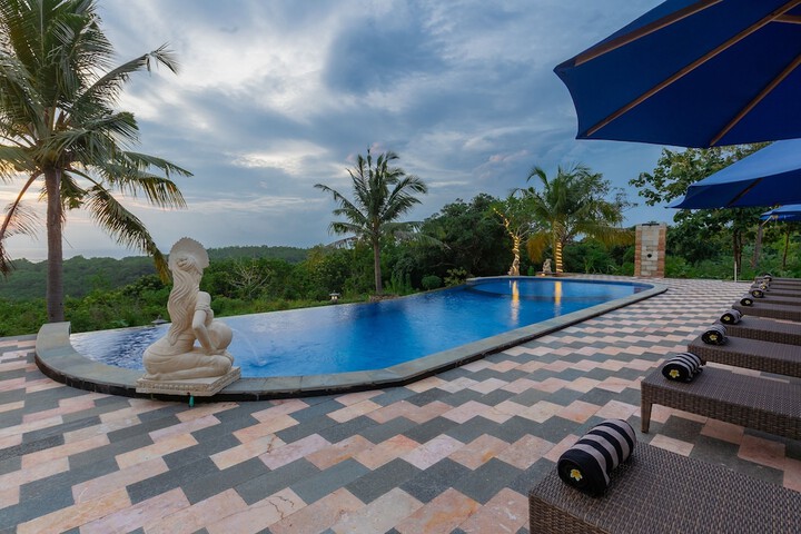 Pool 42 of 107