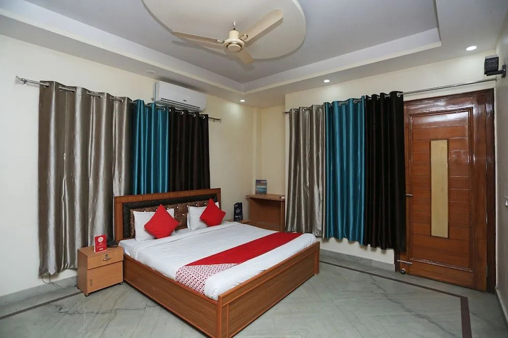 Room 2 of 13