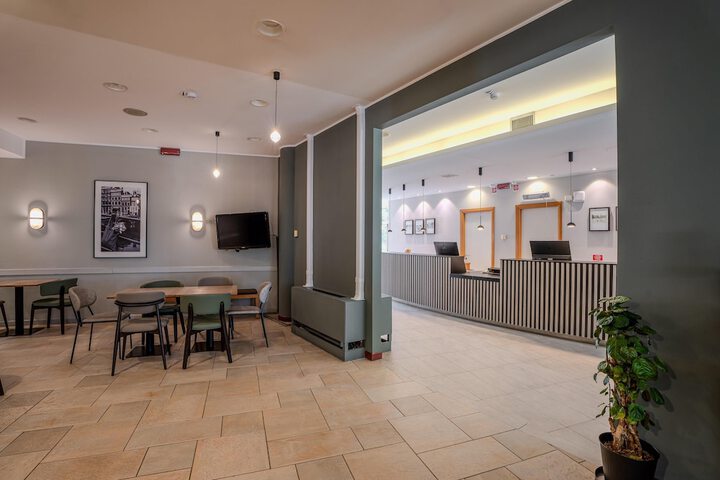 Guest Lobby