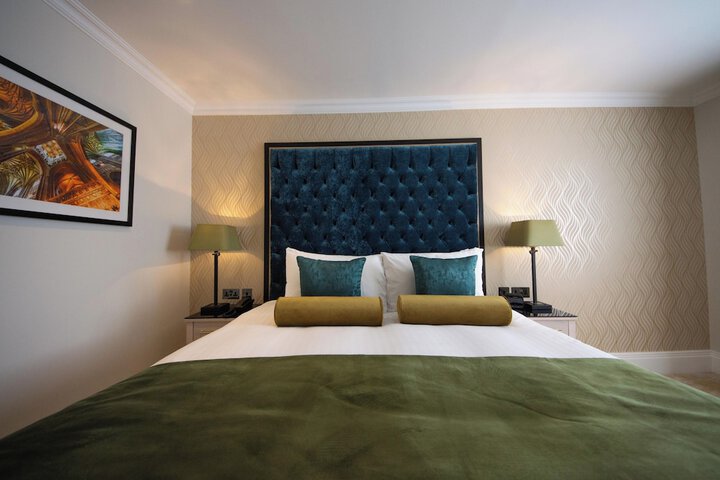 Room 3 of 74