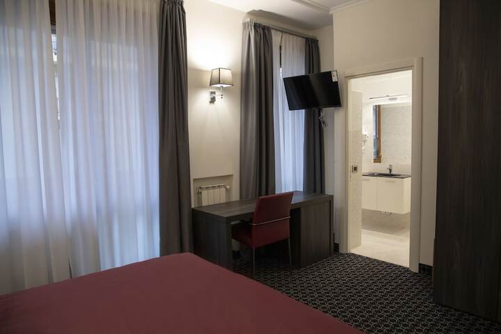 Room 8 of 43