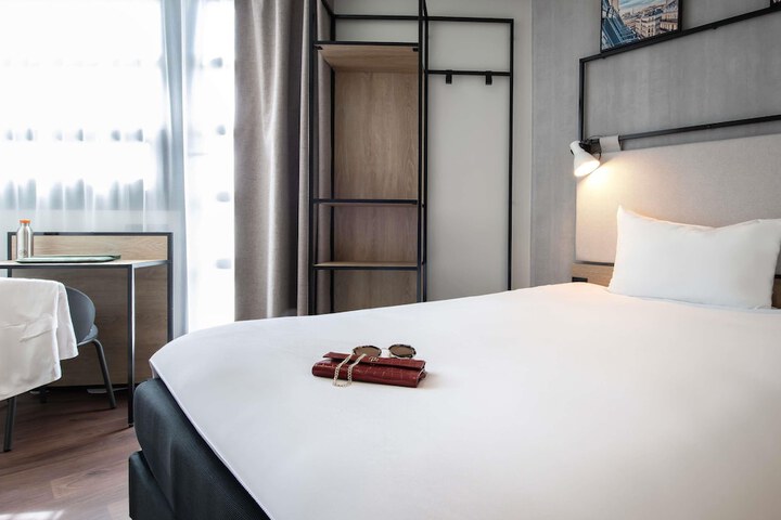 Room 14 of 50