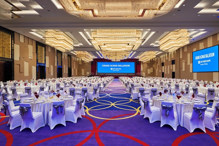 Ballroom/Hall 41 of 52