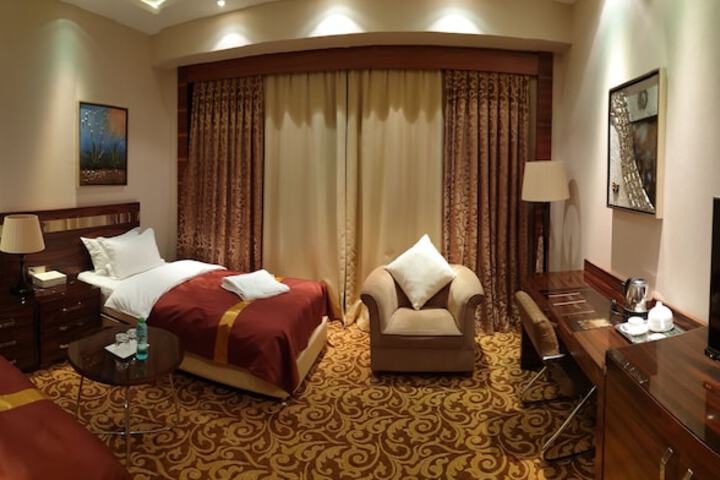 Room 8 of 48