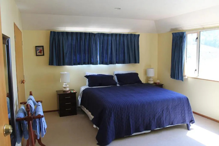 Room 2 of 4