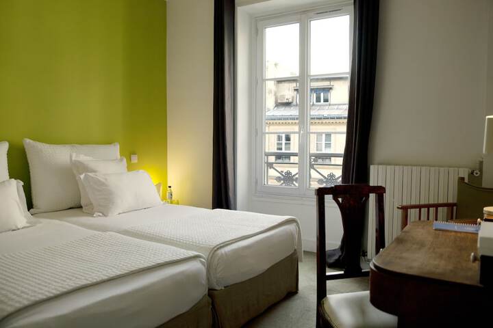 Room 13 of 80