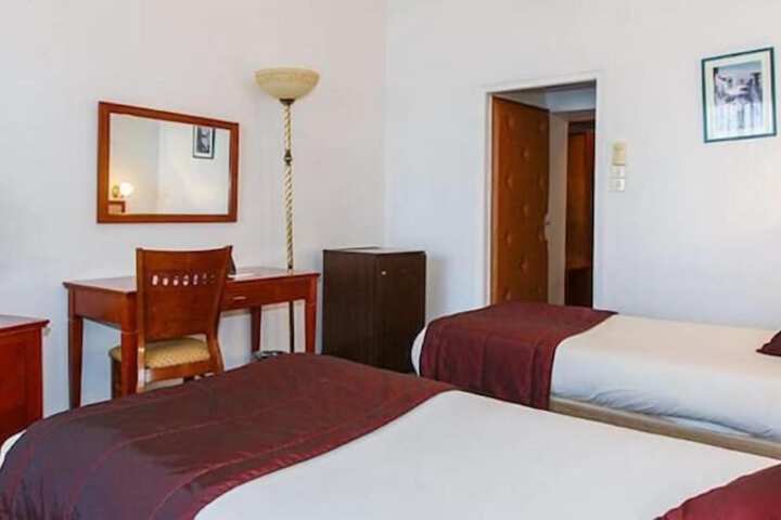 Room 4 of 32