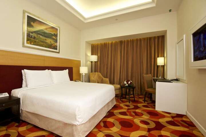 Room 12 of 38
