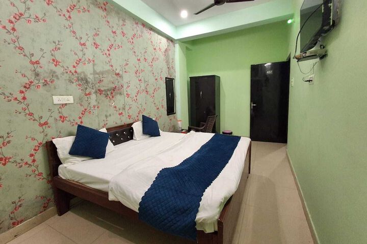 Room 9 of 35