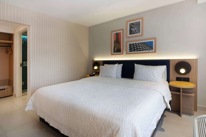 Room 52 of 129