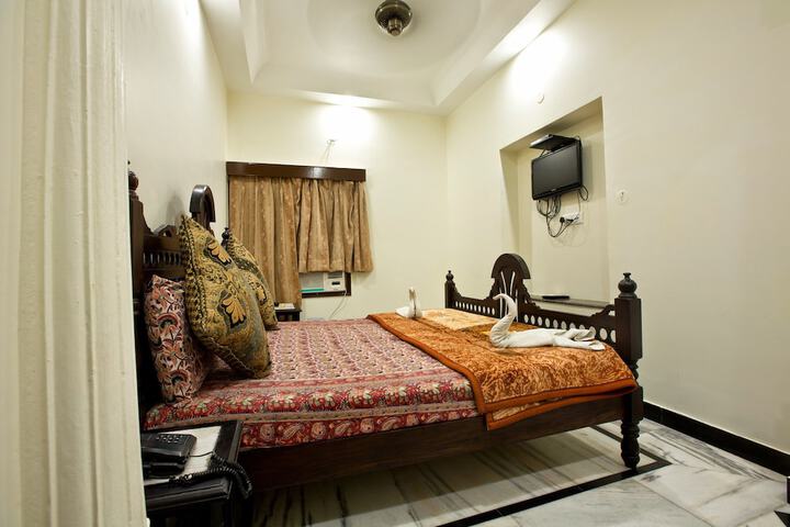 Room 15 of 113