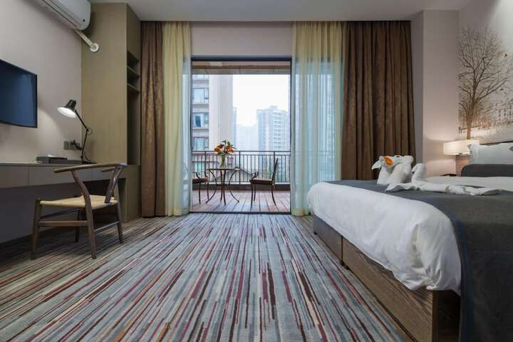 Room 10 of 19