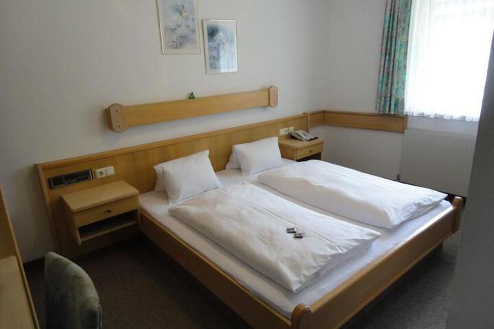 Room 9 of 10