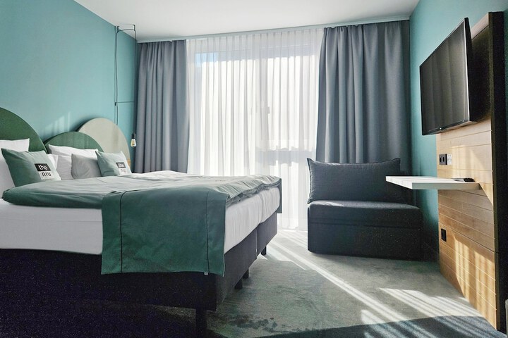 Room 10 of 40