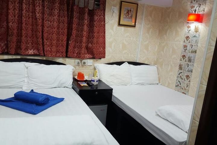 Room 10 of 48