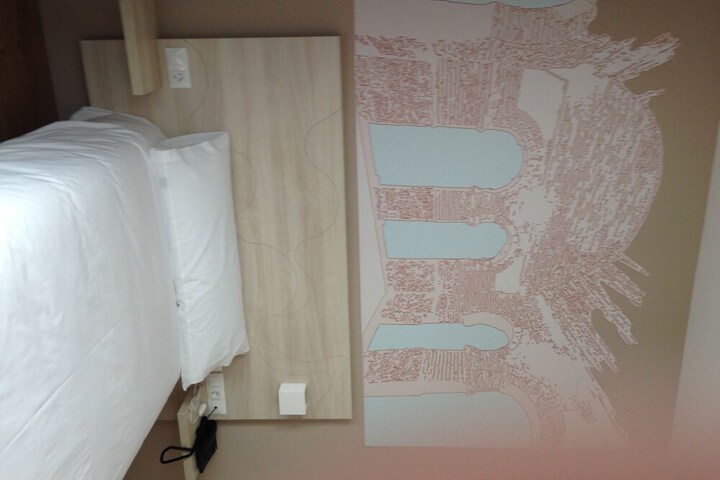 Room 6 of 53