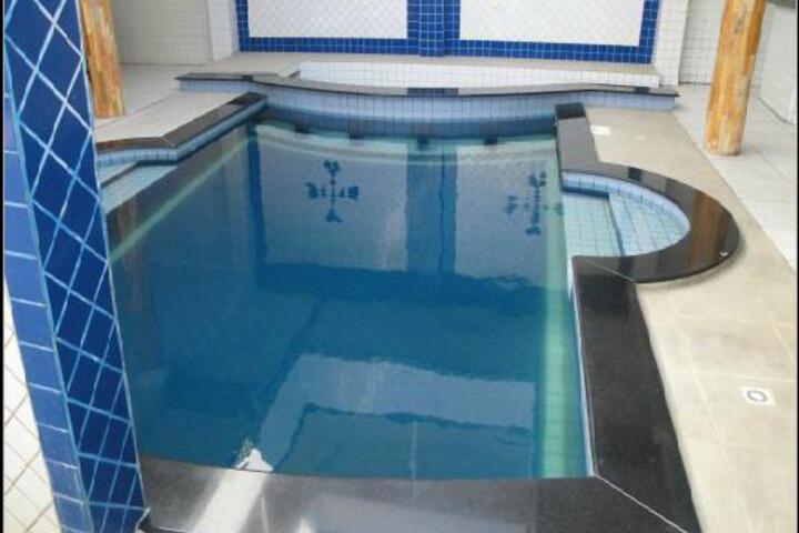 Pool 20 of 38