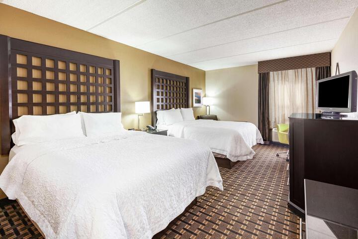 2 Queen Beds (3 of 7)