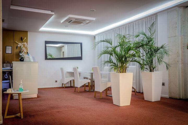 Lounge 70 of 80