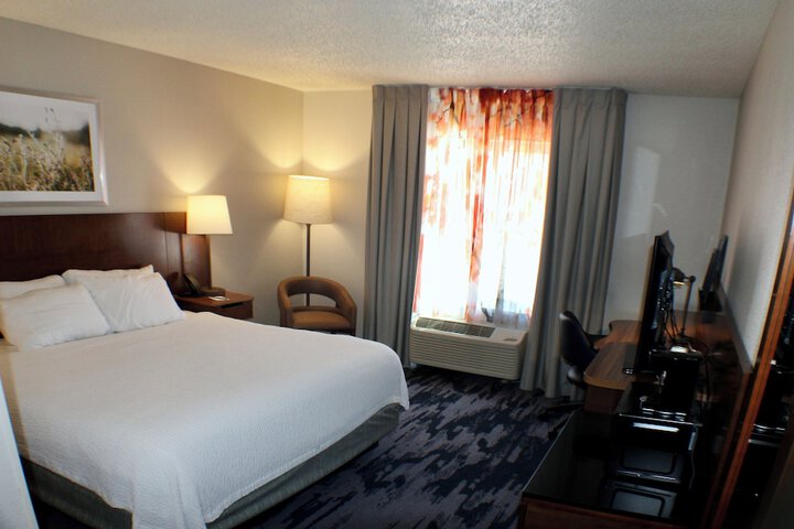 Room 4 of 40