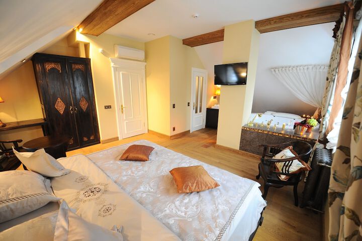 Room 5 of 54