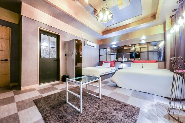 Room 82 of 138