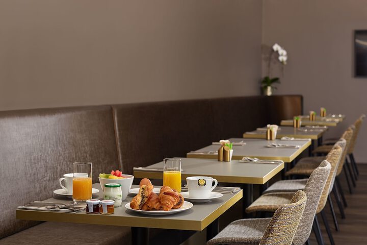 Breakfast/Coffee Service 37 of 45