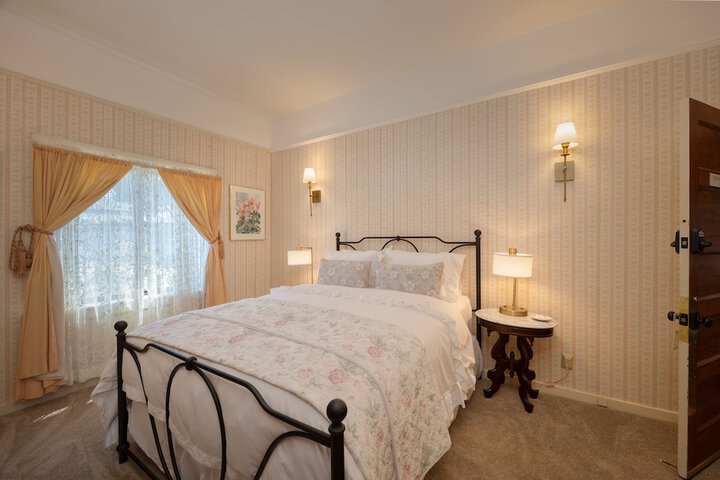 Room 12 of 50