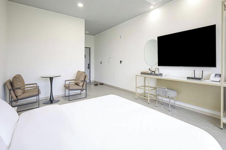 Room 16 of 50