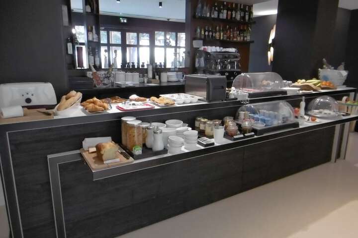 Breakfast/Coffee Service 69 of 101