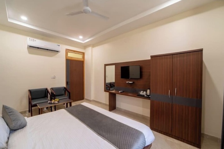 Room 4 of 23