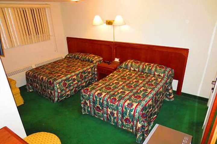Double Room 2 Queen Beds (1 of 3)