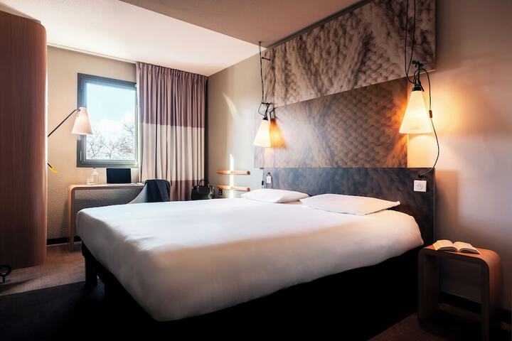 Room 2 of 39