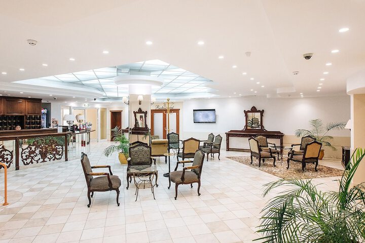 Entrance & Lobby