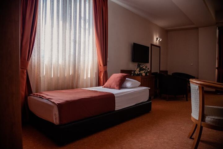 Room 16 of 46