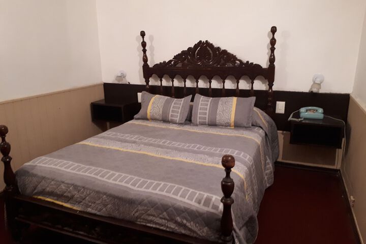 Room 10 of 19
