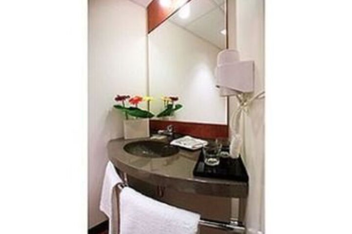 Room 13 of 25