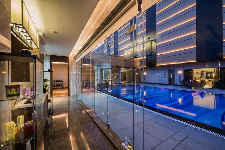 Pool Hotel