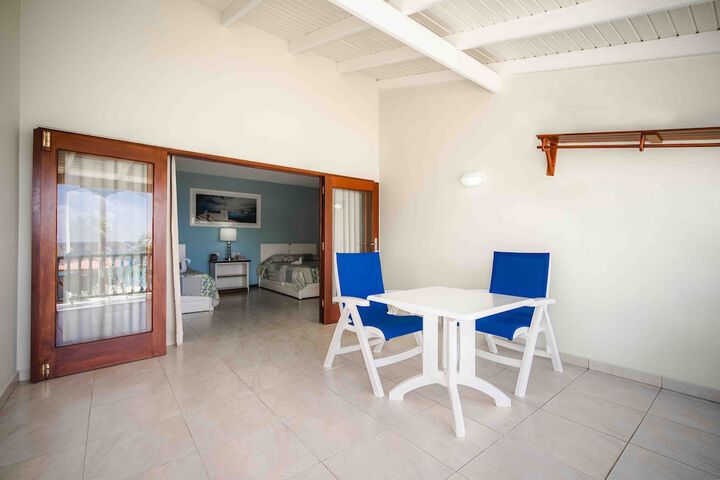 Room 4 of 61