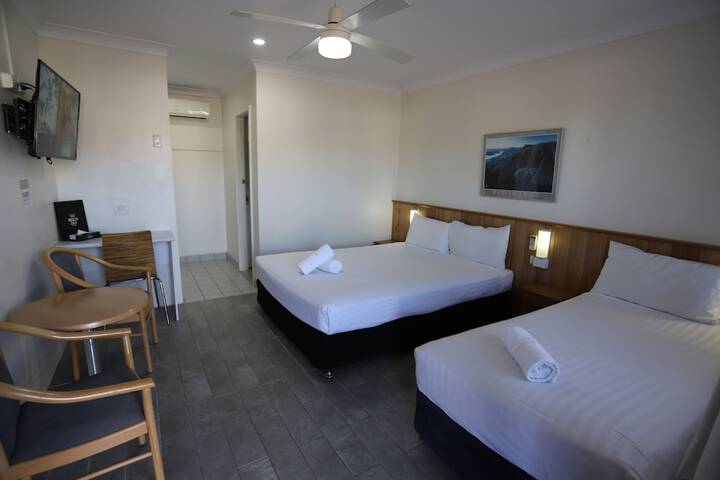 Room 13 of 121