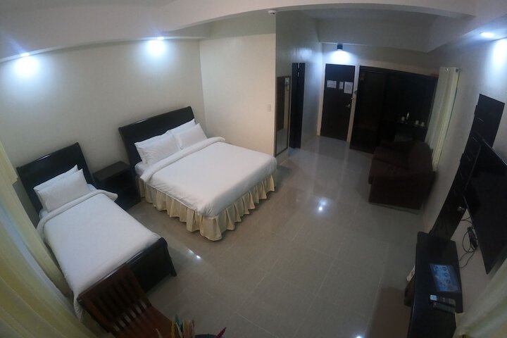 Room 6 of 14