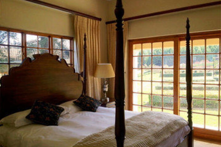 Room 11 of 32