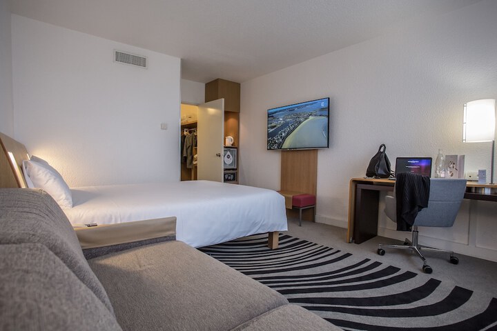 Room 19 of 108