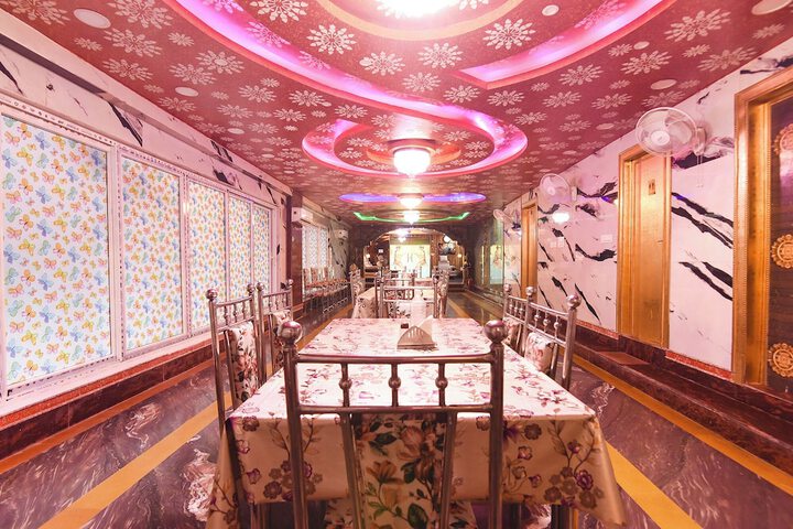 Dining 33 of 39