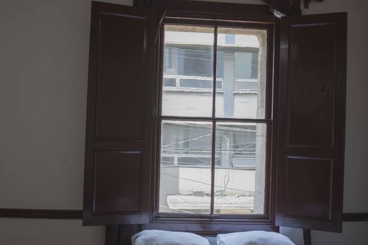 Room 35 of 59