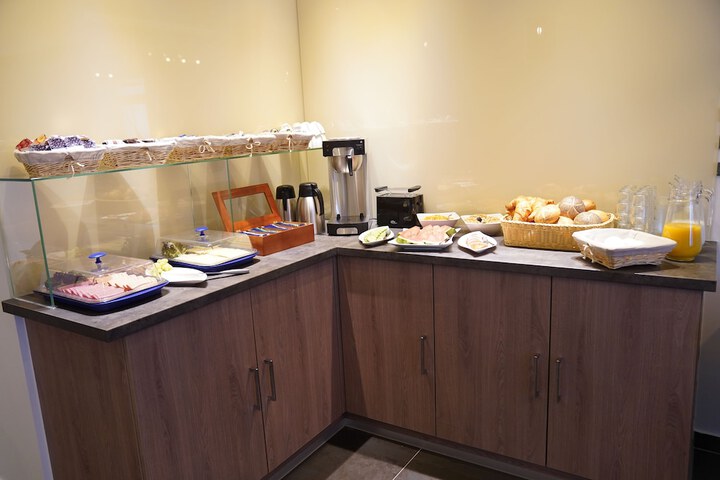 Breakfast/Coffee Service 17 of 36